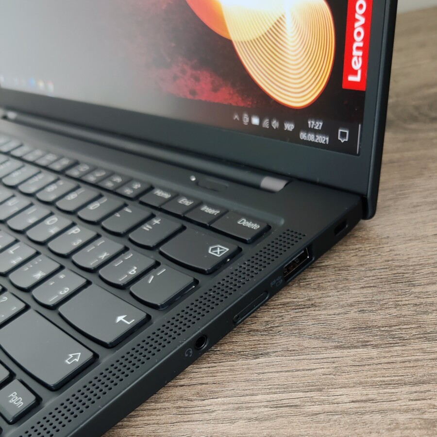 Огляд Lenovo ThinkPad X1 Carbon (фото itsider.com.ua)